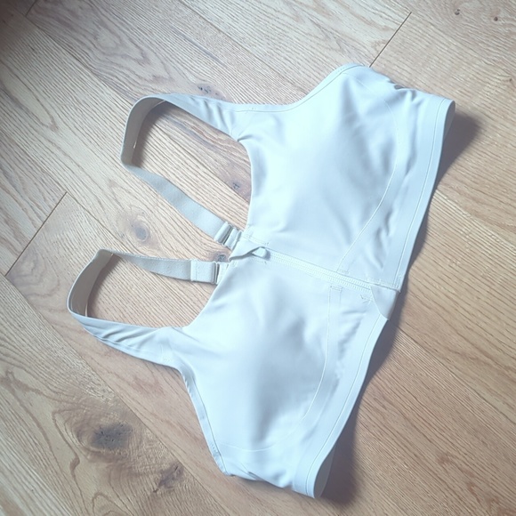 Athleta. Empower II Train Bra.  White. Size Small - Picture 3 of 8